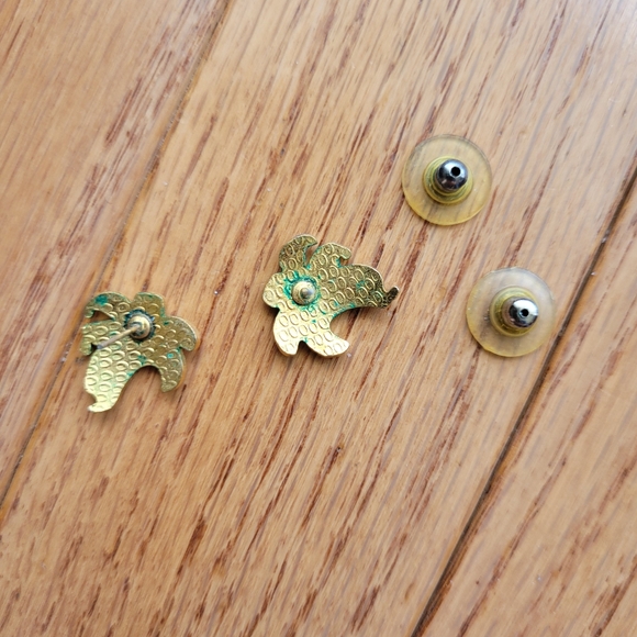 Earrings and Brooch Lot - Picture 12 of 12